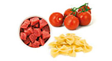 Schweinsfilet in Pfeffersauce mit Nudeln und Tomatensalat